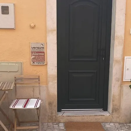 Cozy & Charming In Estrela Lissabon